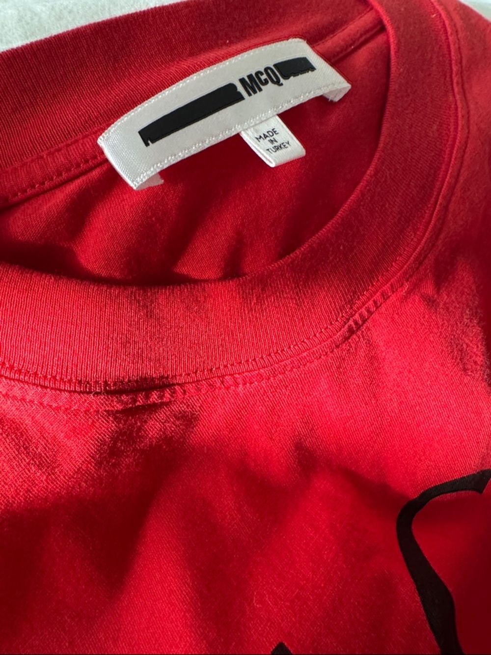 McQ by Alexander McQueen Red Short‑Sleeve Tee with Black MCQ Print - Picture 3 of 4